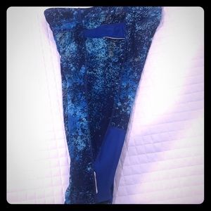 Athleta blue “be free” running knicker PM